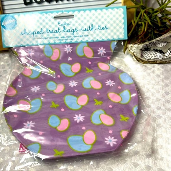 Wilton Party Supplies Wilton Easter 2 Shaped Party Treat Bags With